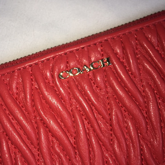 NWOT Coach Wristlet - Picture 3 of 5